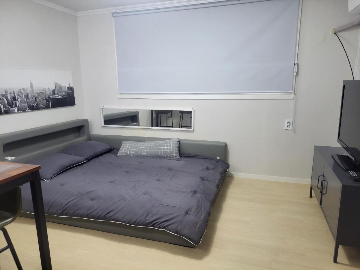 Newly Renovated 2 Bedroom #7 首爾