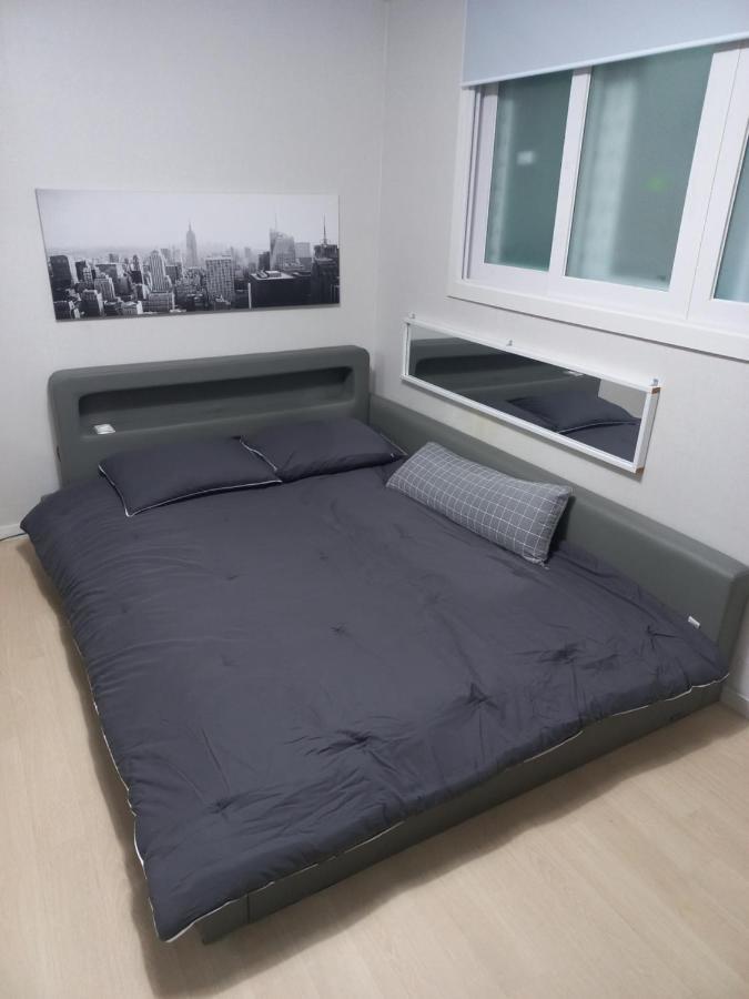 อพาร์ทเม้น Newly Renovated 2 Bedroom #7